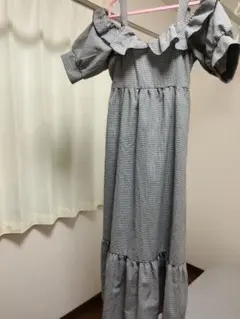オフショルダー フリル付き マキシワンピース