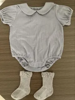 グレーのロンパースと靴下セット　70〜80㎝