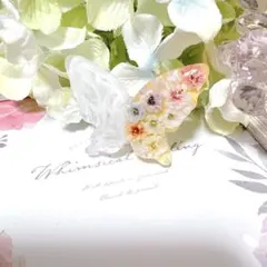 No.29【蝶々　イエロー＆ホワイトラメ ヘアゴム　ハンドメイド　レジン】