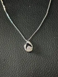 シルバー ドロップ型 ペンダント ネックレス　ステンレス　ダイヤ　ストーンクリア