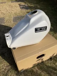 ＴＷ用ノーマルタンク 楽天市場】tw200 タンク パーツの通販