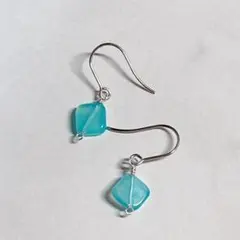 P-30天然石アマゾナイトシリカピアス　サージカルステンレスフック