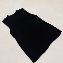 ユニクロ　リブ素材のノースリーブ　黒　ハイネック　綿