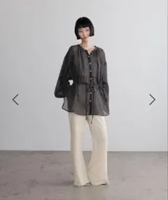 LOWRYS FARM アソートフレアパンツ　アイボリーのサムネイル