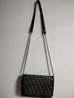 ZARAスタッズ付き黒スタッズチェーンショルダーバッグ　ザラ