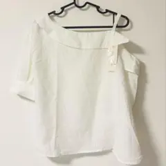 【新品】白　トップスのサムネイル