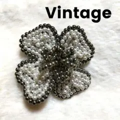 ビーズ花形ブローチ　ピンバッジ
