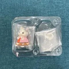 シルバニアファミリー　ケーキパーティーシリーズ　ラテネコの小さい赤ちゃん