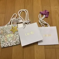 DIOR ショップ袋 蝶と花デザイン　チャーム付