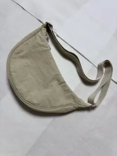 ユニクロ UNIQLO ラウンドミニショルダーバッグ オフホワイト