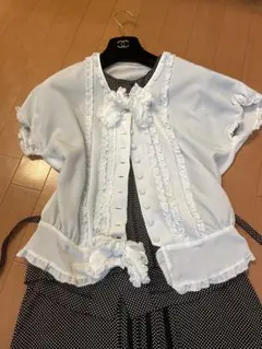 パセリ 白ブラウス（リボン　フリル）