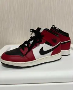 Nike Air Jordan 1 Mid 赤黒白