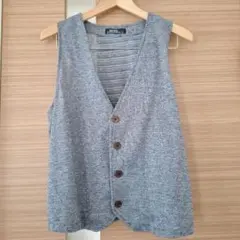 グレー Vネック ベスト 4つボタン