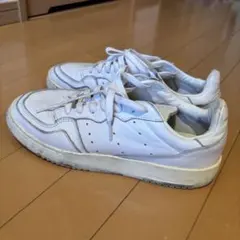 アディダス 白 スニーカー
