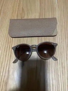 Ray-Ban ベージュ キャットアイ サングラス