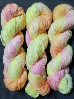 ４ 手染め毛糸 毛糸 蛍光色 ソックヤーン 編み物