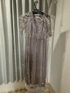 ベージュ　オフショルダー ロングドレス