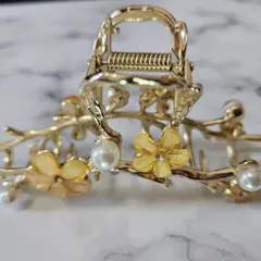 ヘアクリップ ゴールド パール（試着のみ・髪の長さが合わず出品）