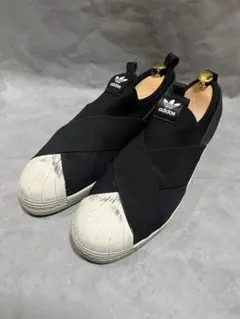 adidas ブラック スリッポン