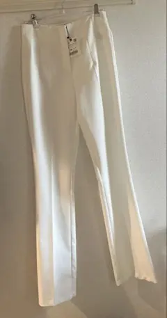 ZARA ハイウエスト　ホワイトパンツ