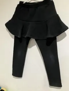 フレアスカート付きブラックパンツ