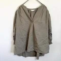 【studio CLIP】スキッパーシャツ ブラウス カーキ　M 花柄刺繍　綿