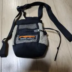 コンパクトボディ、ショルダーバッグ