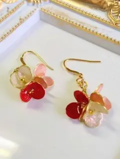 花モチーフ ディップアートピアス 赤 ピンク　ベージュ