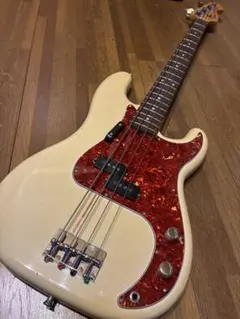 ☆値下げしました☆ Squier Musicmaster Bass 本体 白 - メルカリ