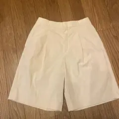 Theory UNIQLOアイボリー ショートパンツ