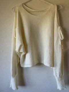 ☆*☆様 オフショルダークリーム色ニット