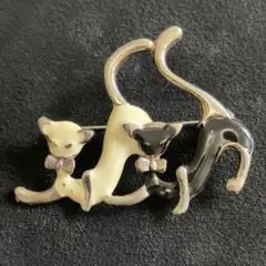 白黒エナメル　猫　ブローチ　レトロ　ヴィンテージ