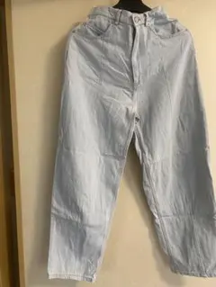 ライトブルーデニムパンツ