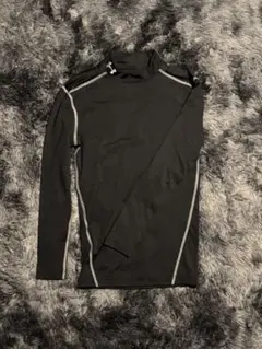 Under Armour ブラック アンダーシャツ