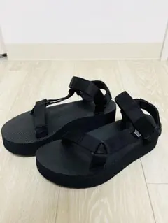 Teva テバ サンダル フラットフォーム ユニバーサル 厚底スポーツサンダルのサムネイル