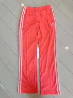 アディダス オリジナルス ネオンピンク トラックパンツ フレアパンツ
