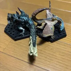 モンスターハンター　フィギュア　ディノバルド亜種とティガレックス