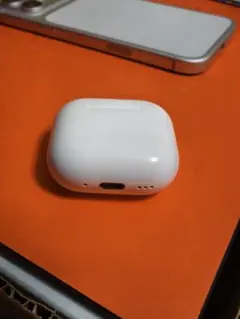 AirPods 4(ノイズキャンセリング搭載モデル)充電ケースのみの出品です。