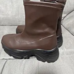 ブラウンショートブーツ ジッパー付き