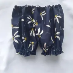 ハンドメイド　紺色　大きな花柄のシンプルアームカバー(ハーフサイズ)