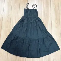 黒いキャミワンピース　フレアワンピース　可愛い　おしゃれ　夏