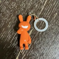 ブラックラビット オレンジ色 めじるし チャーム
