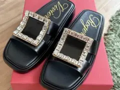 新品Roger Vivier クリスタルバックル サンダル ブラックのサムネイル