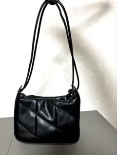 キルティングデザイン ブラックショルダーバッグSHIPSanyのサムネイル