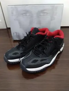 NIKE AIR JORDAN 11 LOW 黒 赤 ジョーダン