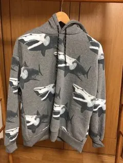 カップル ビッグシルエットフードに刺繍入り シャークオーバーサイズパーカー