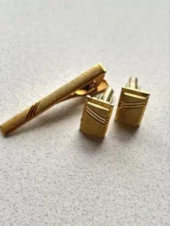 ゴールド ストライプ ネクタイピンとカフスボタンセット