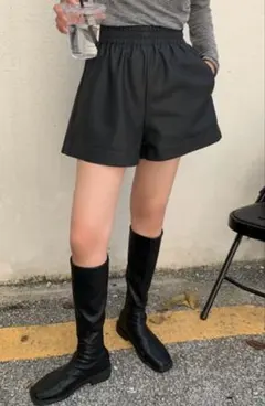 【me+em select】ハイウエストシャーリングフェイクレザーショートパンツ
