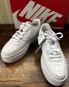 NIKE ナイキ コート ビジョン アルタ ウィメンズシューズ 白 25.5