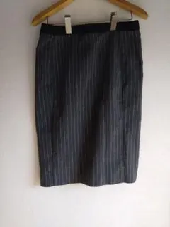 ダークグレー ストライプ タイトスカート　「UNIQLO」